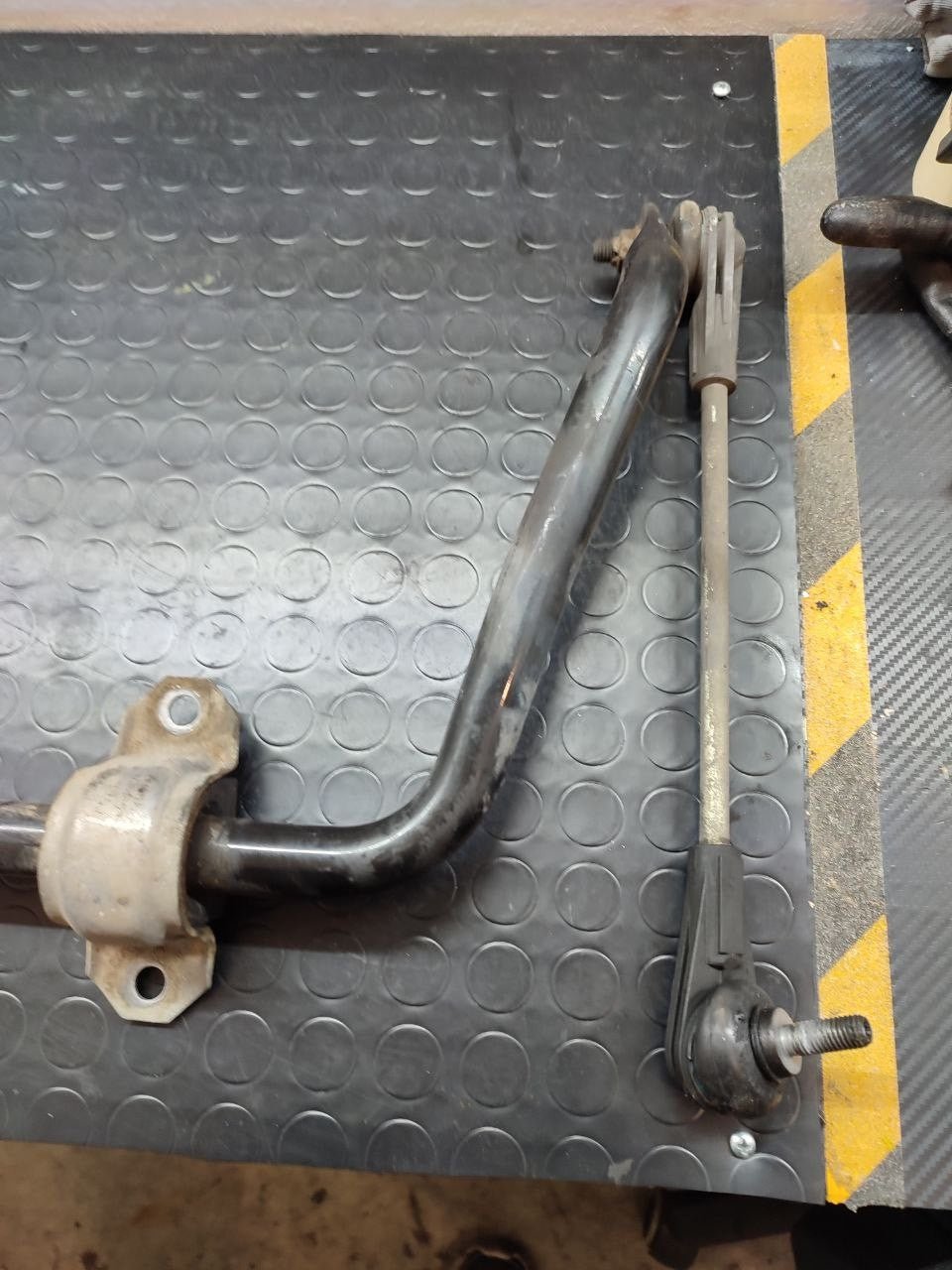 Barra antirollio stabilizzatrice anteriore Bmw serie 1 F20 118d cod 6869290-01 - BIBA-RICAMBI