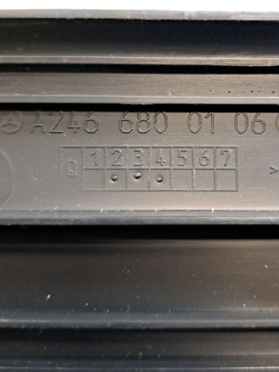 Battitacco anteriore Sinistro Mercedes Classe B W246 (2012-2018) cod.A2466800106