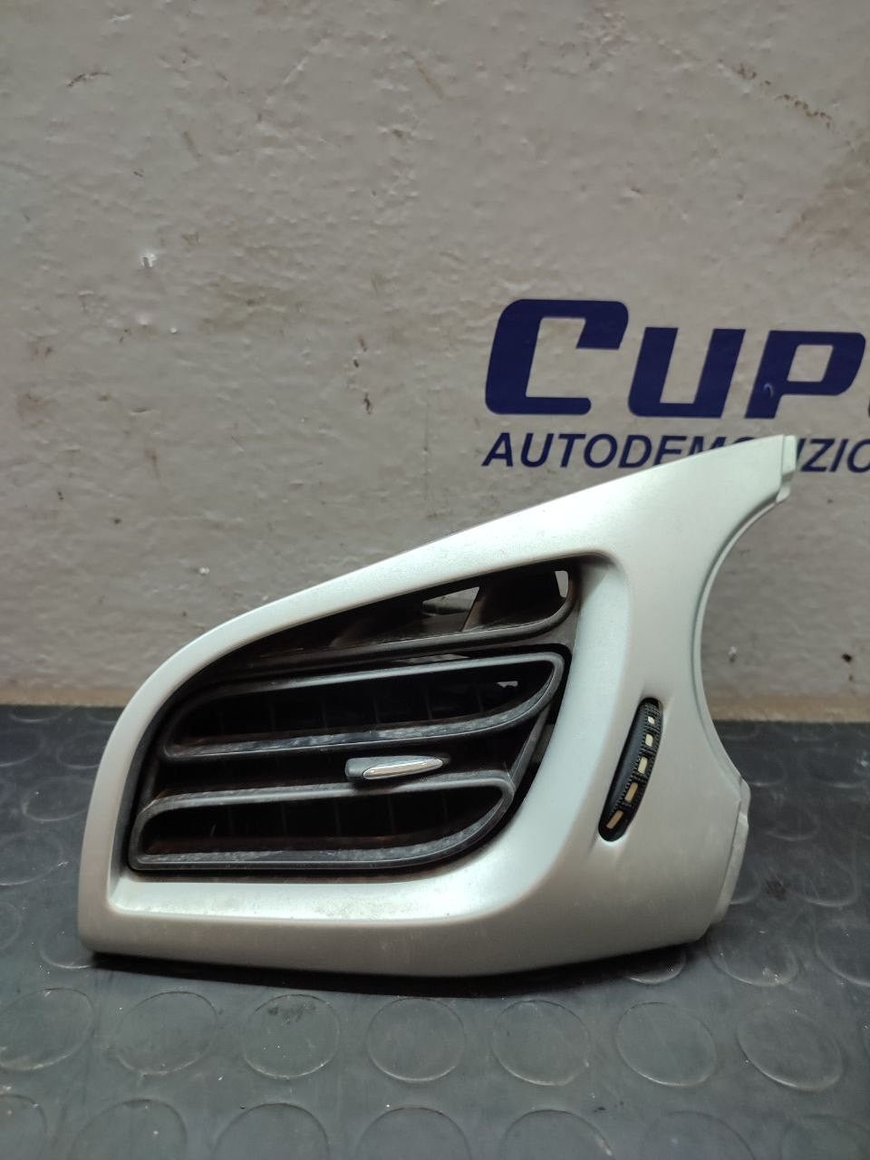 Bocchetta areazione destra CITROEN C3 (2010) cod: 96857498zd