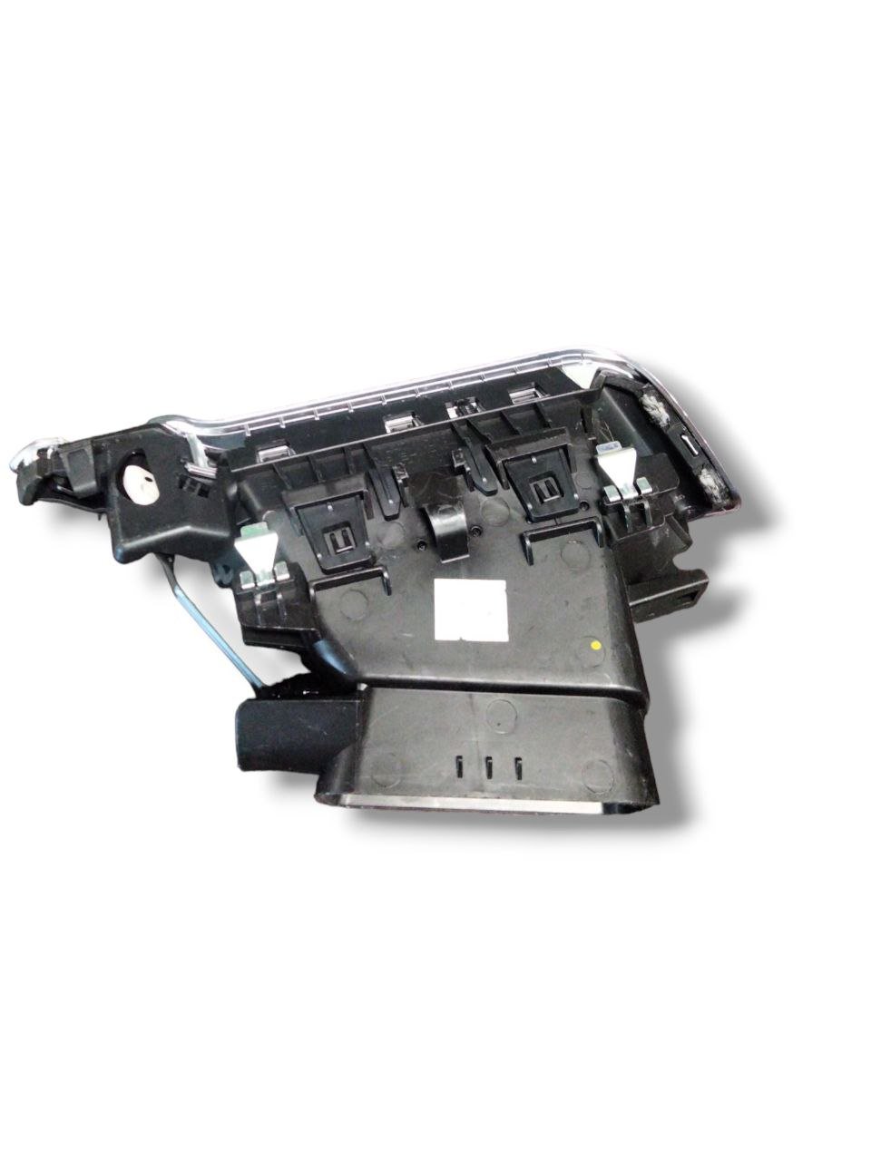 Bocchetta aria cruscotto Lato Destro Peugeot 208 / 2008 (2012-2019) cod.9673131677