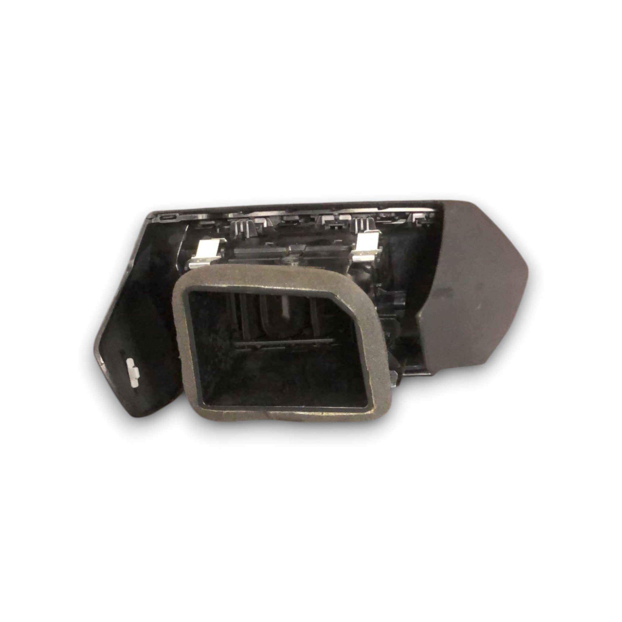 bocchetta Aria Sinistra Audi A3 8Y (2020 >) cod:8Y1820901