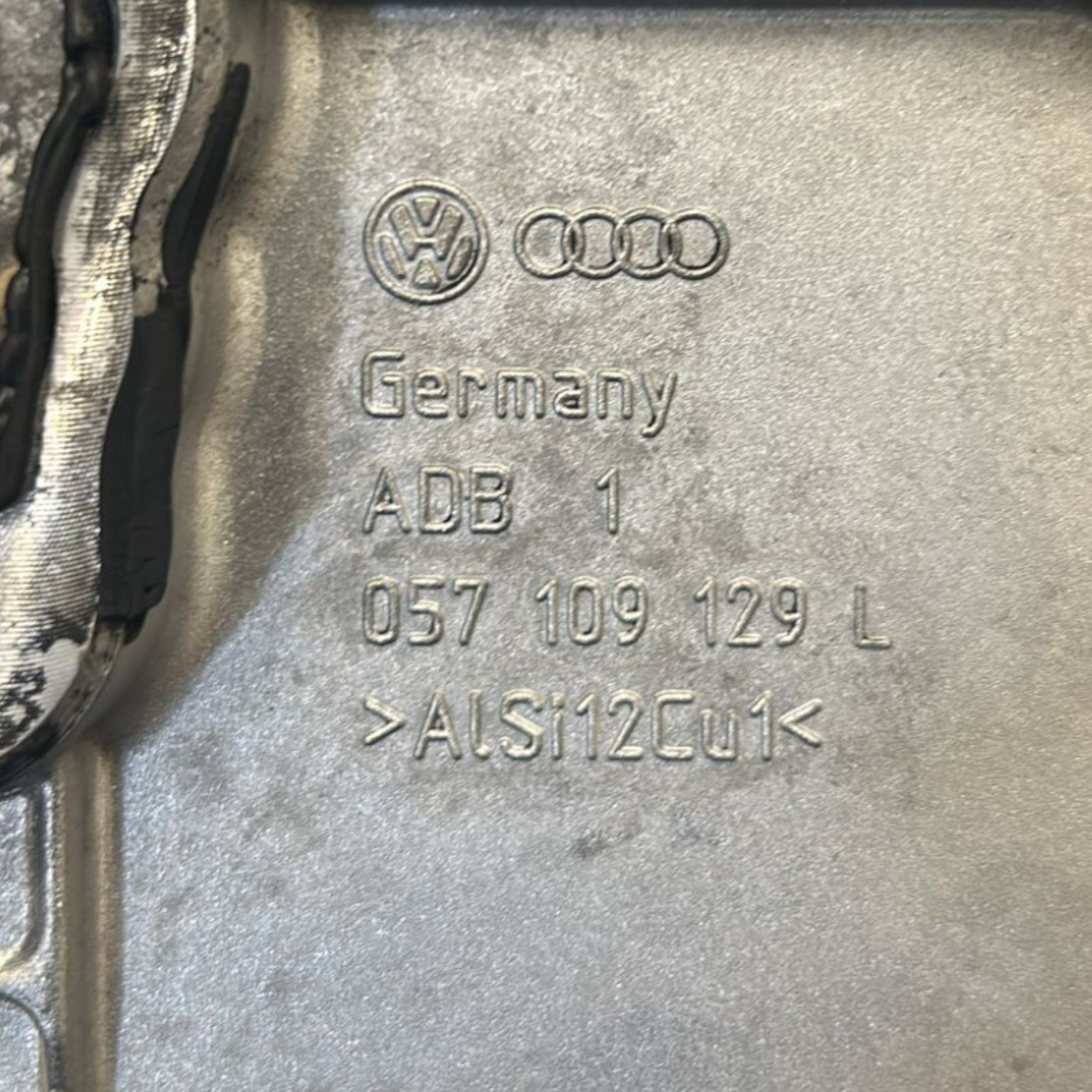 Carter Sinistro Albero A Camme Audi A8 (D3 / 4E) cod.057109129L 4.2 Diesel (2002 > 2009)