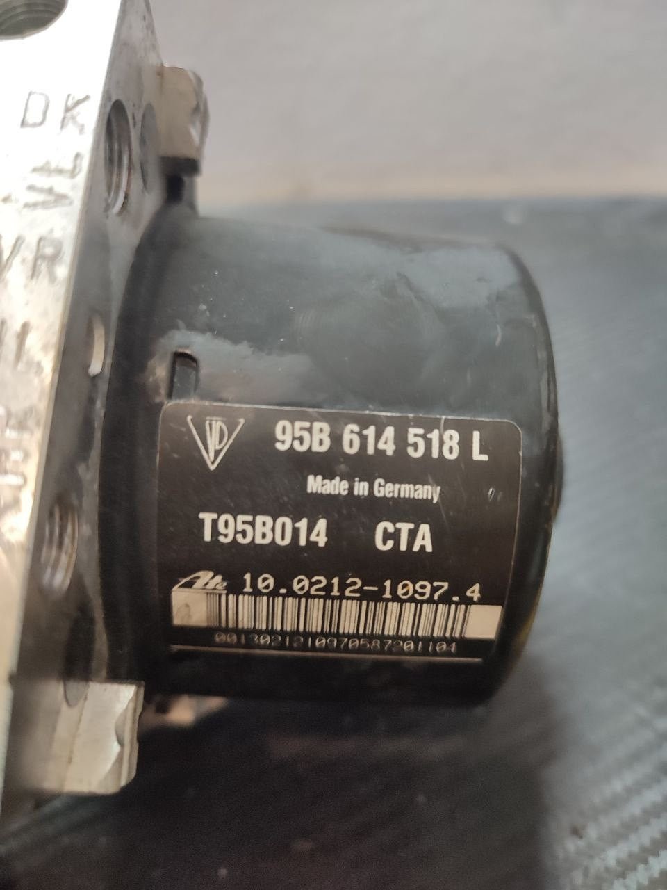 Centralina pompa abs Porsche Macan 95b cod 95b614518l