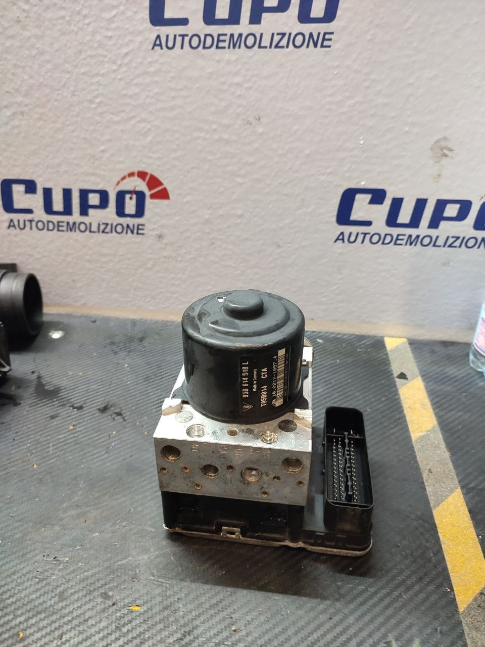 Centralina pompa abs Porsche Macan 95b cod 95b614518l