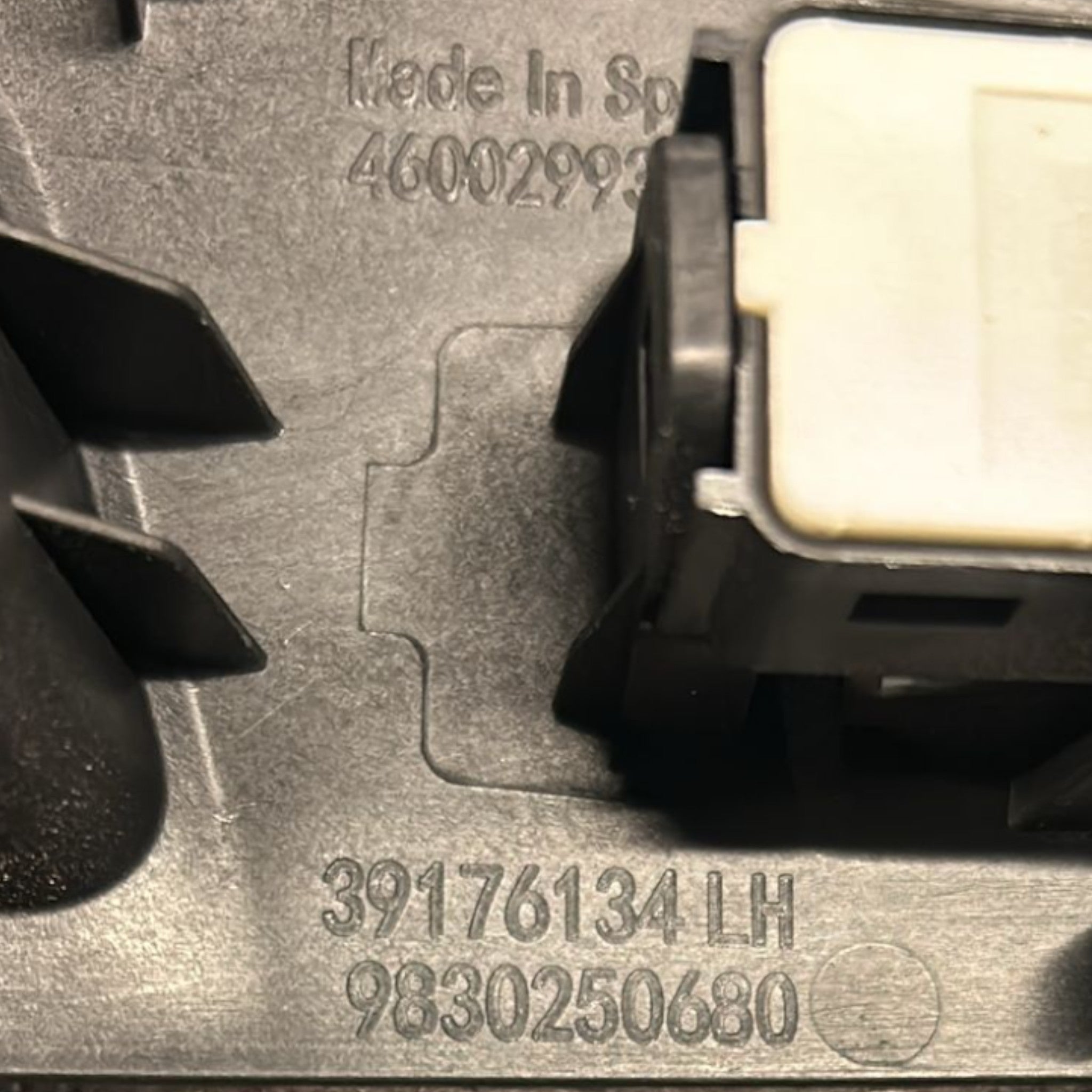 Comando Alzavetro Posteriore Sinistra Opel Corsa F cod:39176134 (2019 >)