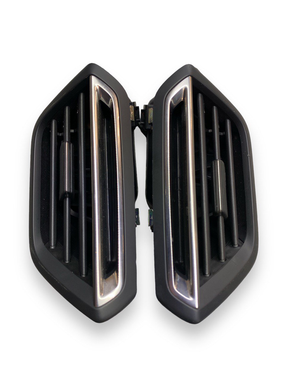 Coppia bocchette aria anteriori con LED Peugeot 2008 ( 2020 ) cod. 9828368380