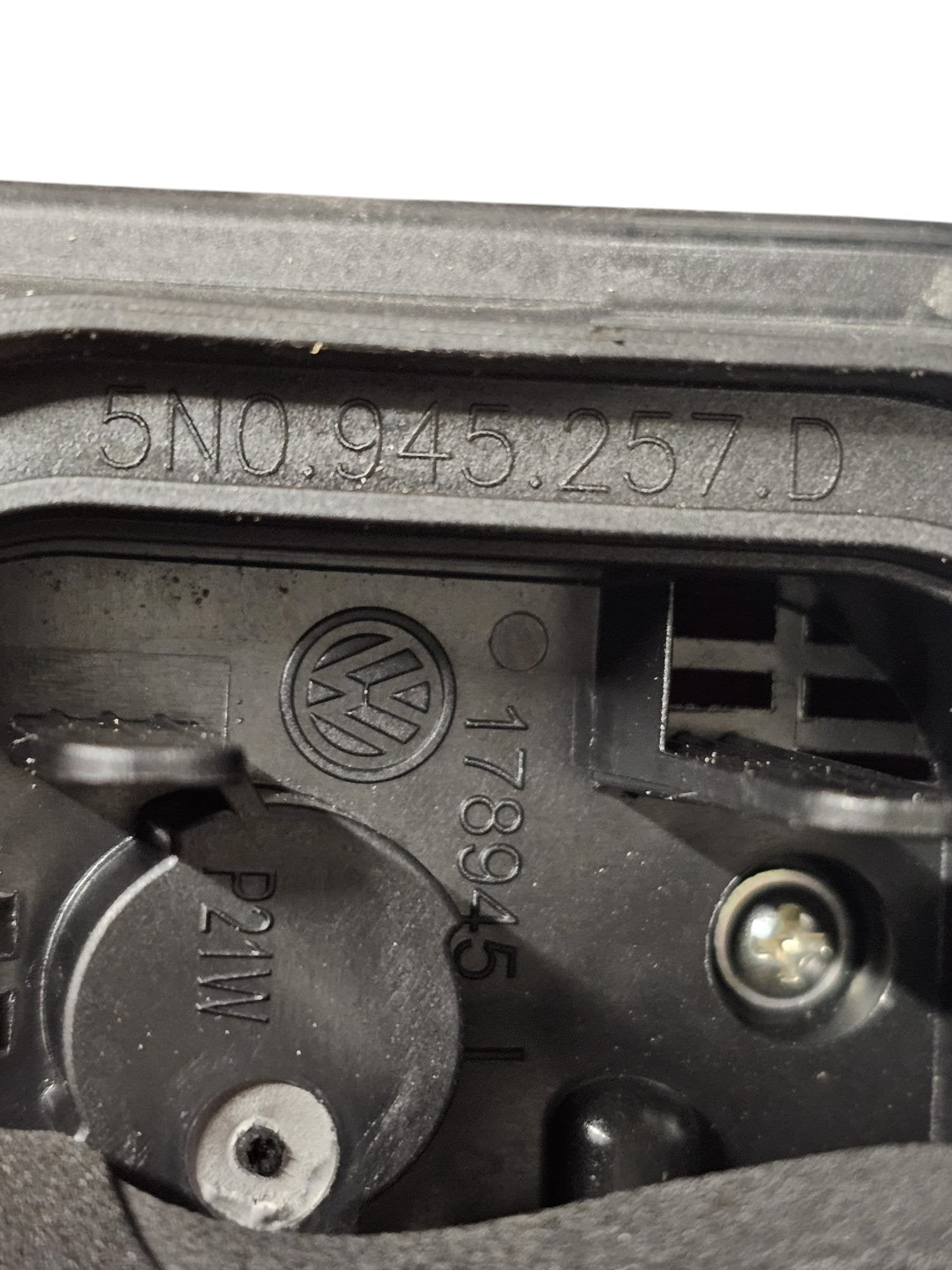 Fanale Stop Posteriore Esterno Sinistro Volkswagen Tiguan 5N Cod:5N0945257D (2011-2016)