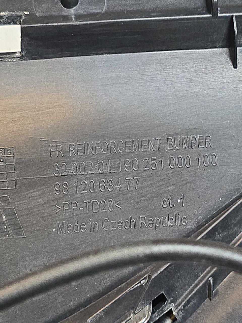 GRIGLIA PARAURTI ANTERIORE CITROEN C3 (2016-2023) Cod : 9812063477
