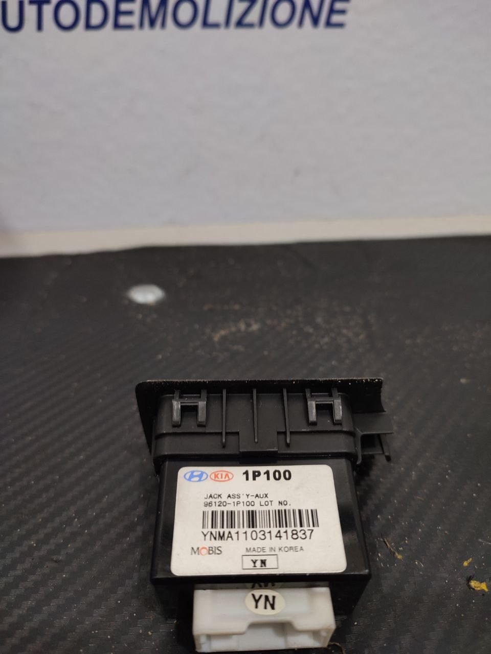 Interfaccia AUX Hyundai i20 cod: 96120-1p100 - BIBA-RICAMBI