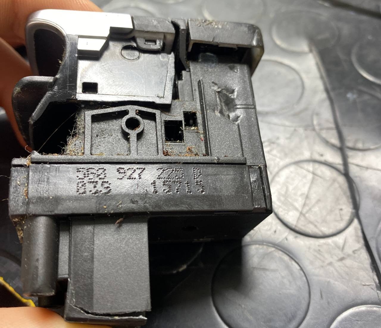 Interruttore pulsante freno di stazionamento Volkswagen Golf VII cod:5g2927225d