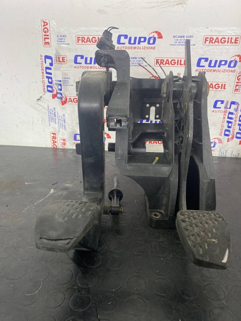 Kit Pedaliera (frizione + Freno) Mercedes-Benz Sprinter W903 (2000) cod: A9012902416 - BIBA-RICAMBI