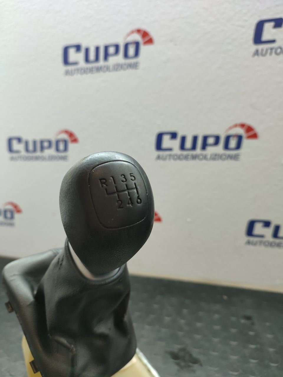 Leva cambio 6m + pomello Kia Venga 2012 1.4 crdi cod n20q 43700 1p200eq