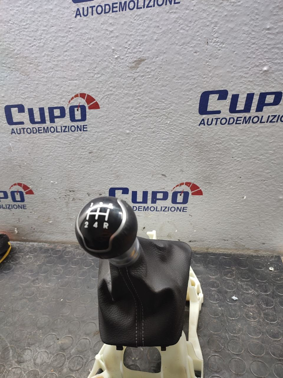 Leva cambio manuale 5m Kia Rio ( IV - 2018 ) cod 43700-XXXXX
