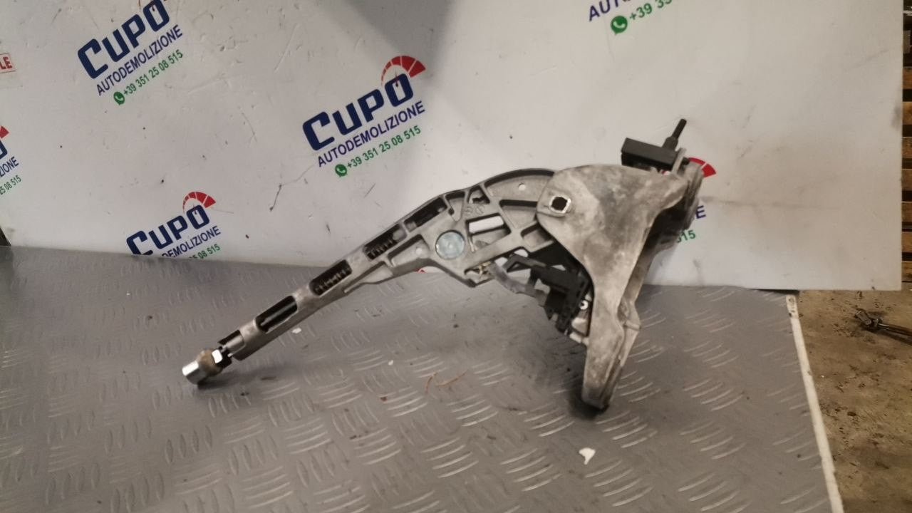 Leva freno di stazionamento VW Golf 1.9 cod: 1k0711303