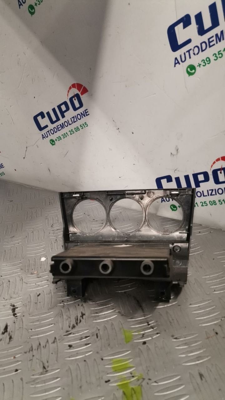 Mascherina rivestimento cruscotto centrale comandi clima Peugeot 308 cod: 9658867377