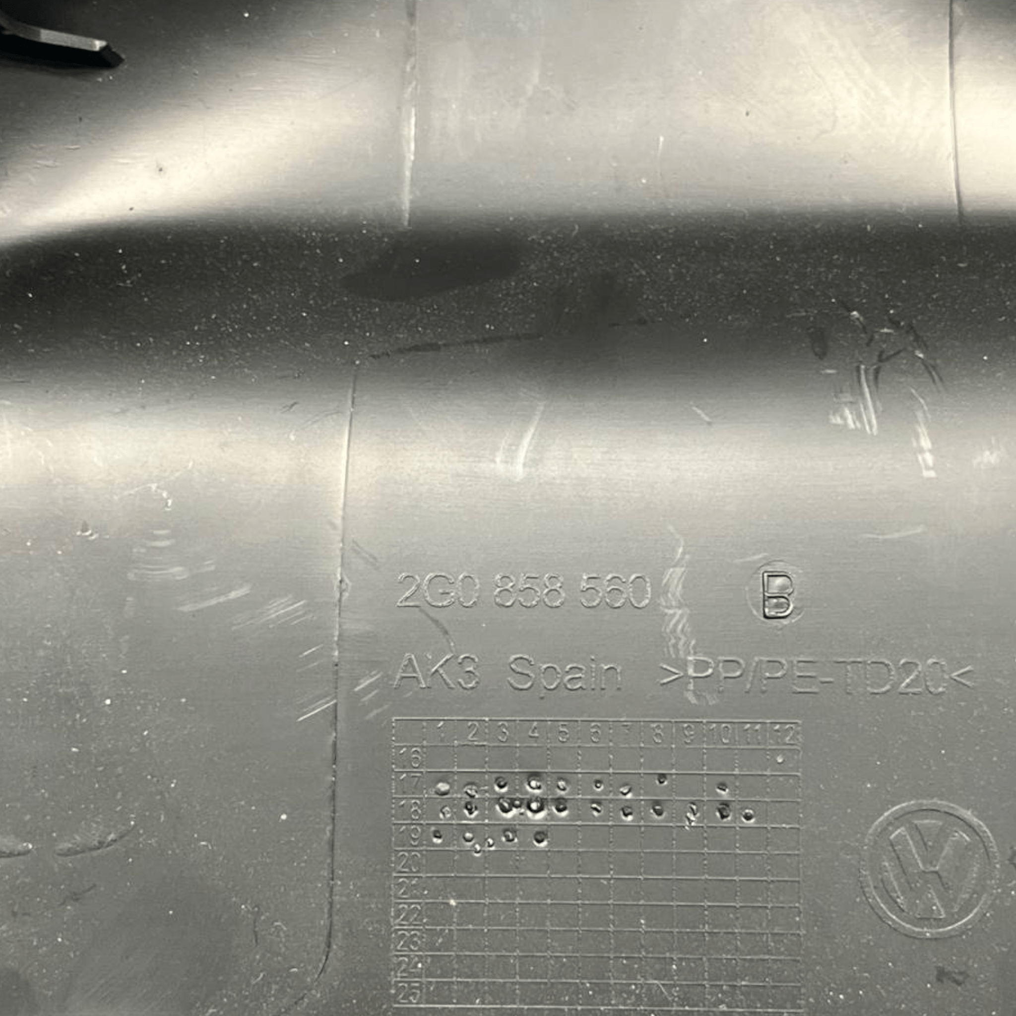 Mascherina tachimetro Volkswagen Polo AW1 cod.2G1819703GR / 2G0858560 con bocchetta aria e rivestimento sopra piantone (2017->)