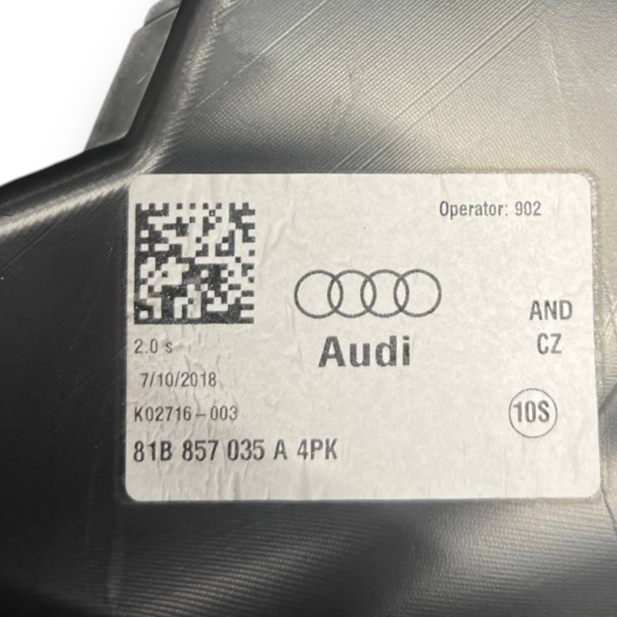 Vano / Cassetto Portaoggetti + Caricatore Gps Audi Q2 (2016 -) cod:81B857035A - BIBA-RICAMBI