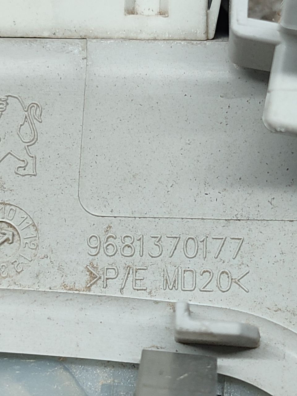 Plafoniera Interna / Luce Di Cortesia Peugeot 5008 (2013) Cod:9681370177