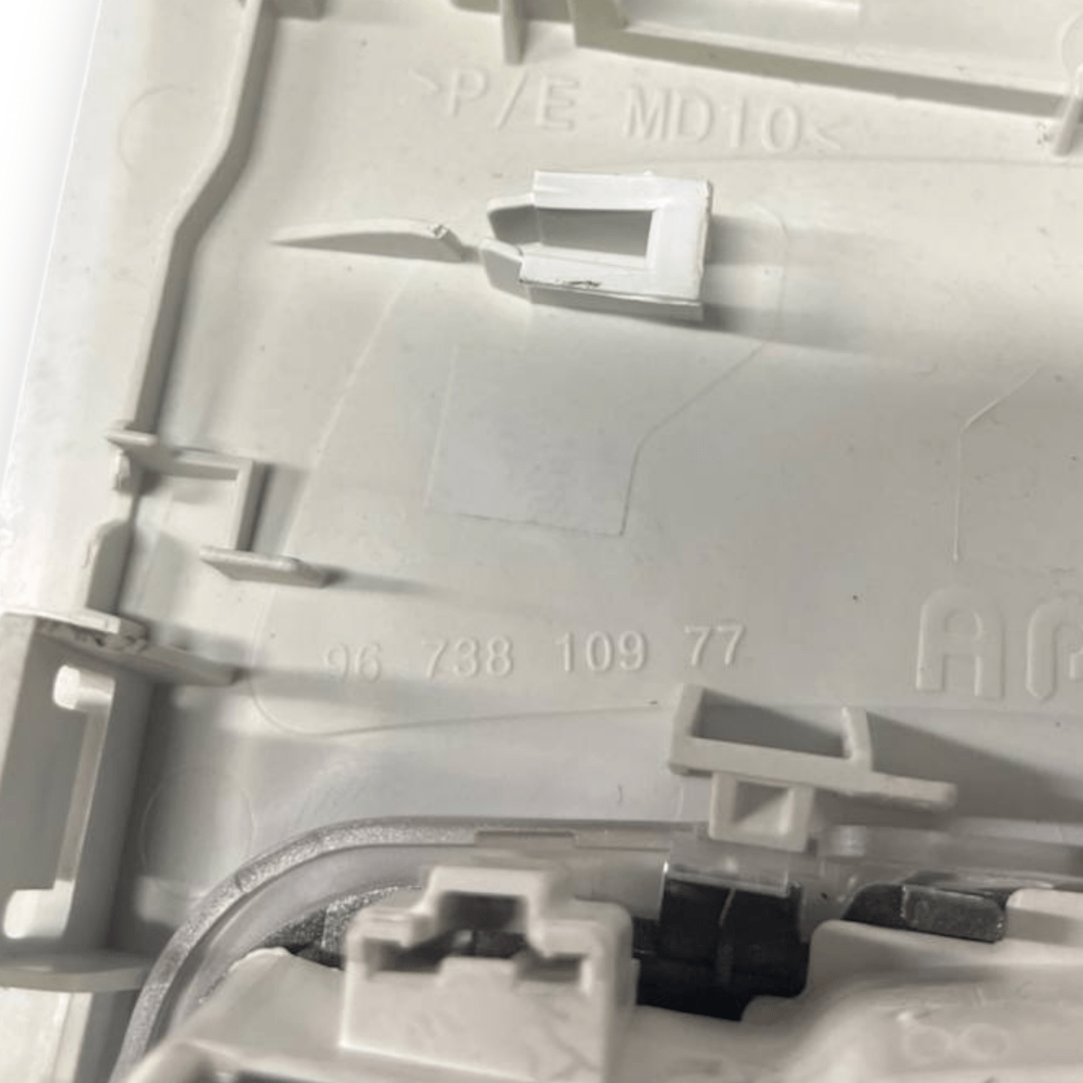 Plafoniera Luce interna Peugeot 208 I (2012 al 2015) cod: 9673810977