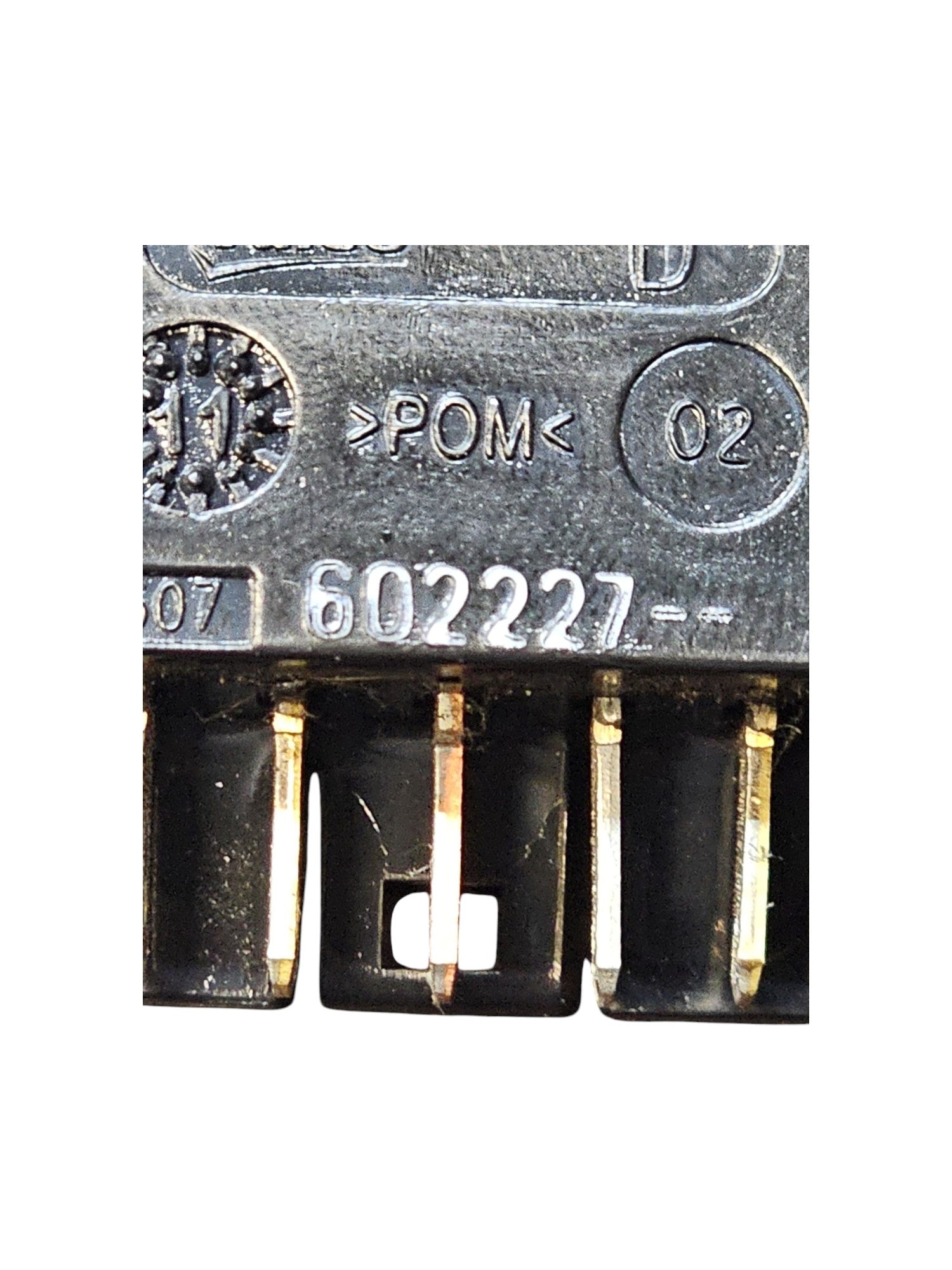 Pulsante Alzavetro Anteriore SX / DX Dacia Sandero I Cod:602227 (2008-2012)