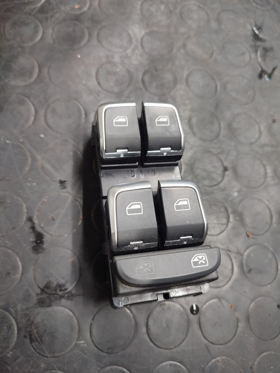 Pulsantiera alzacristalli anteriore sinistra Audi A3 ( 8v - 2016 ) 1.6 tdi cod 8v0959851a