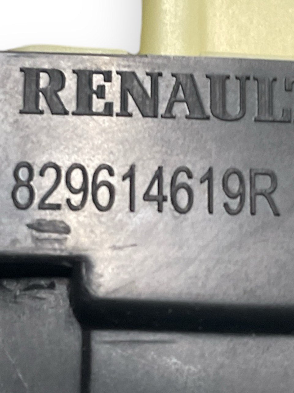 Pulsantiera Alzavetro posteriore destro Renault captur cod:829614619R (2013-2019)