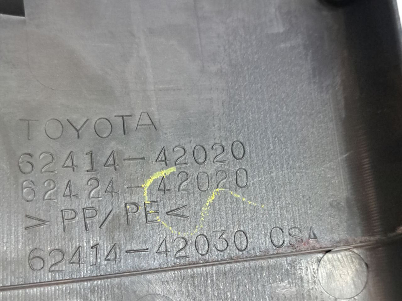 Rivestimento Montante Inferiore sinistro Toyota Rav 4 (2000-2006) COD:62414-42020