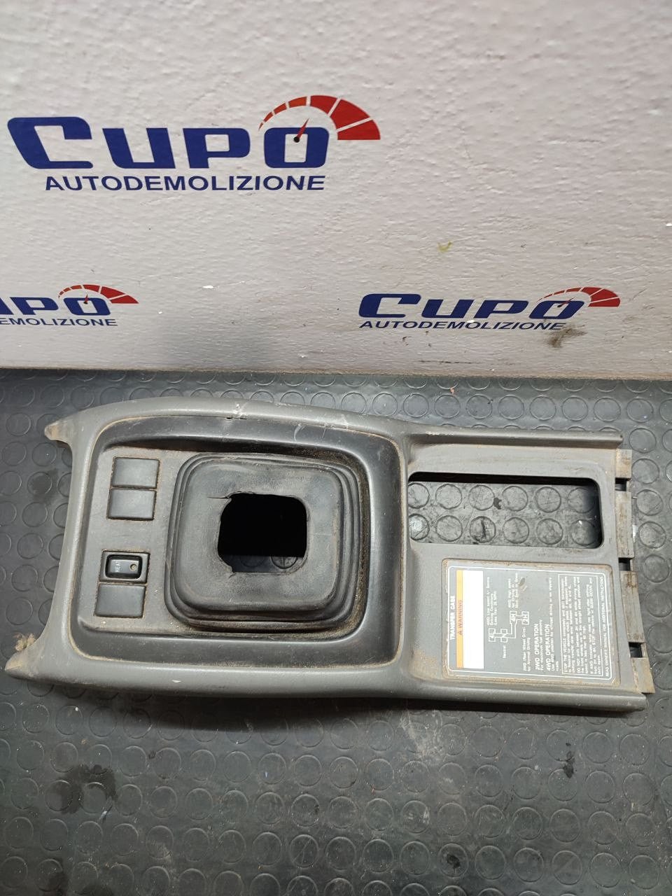Rivestimento Tunnel Centrale SUZUKI GRAND VITARA 2.0 D cod: 75811-65d00 / 75812-65d00