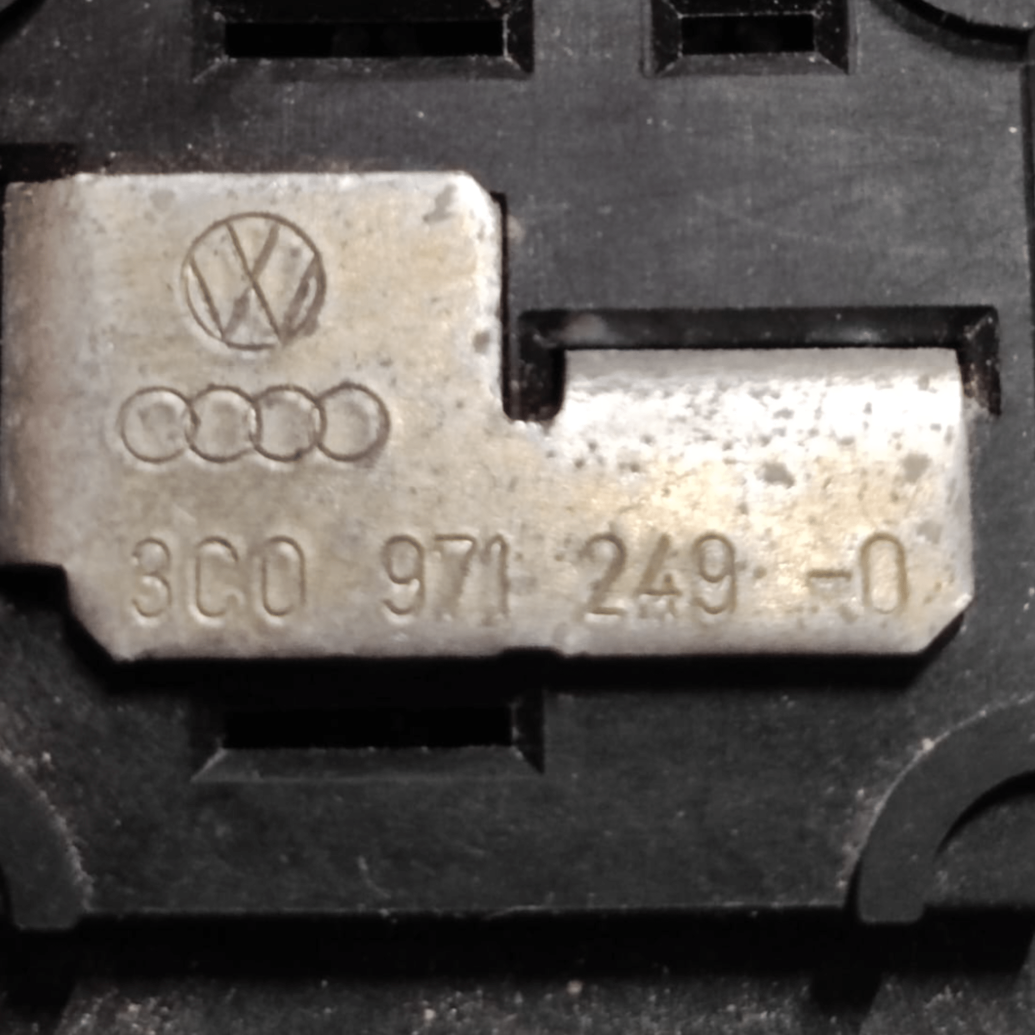 Scatola Fusibili Volkswagen Golf V 1.9 Diesel COD: 3C09712490 (2003-2008)
