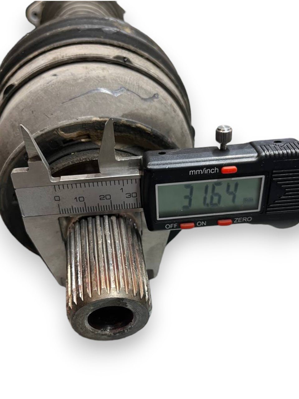 Semiasse / Albero Motore / Trasmissione anteriore destro (dx) Mercedes - Benz Classe A W176 1.5 Diesel (2012 - 2018) Cambio Automatico 6 Marce cod: A2463600274
