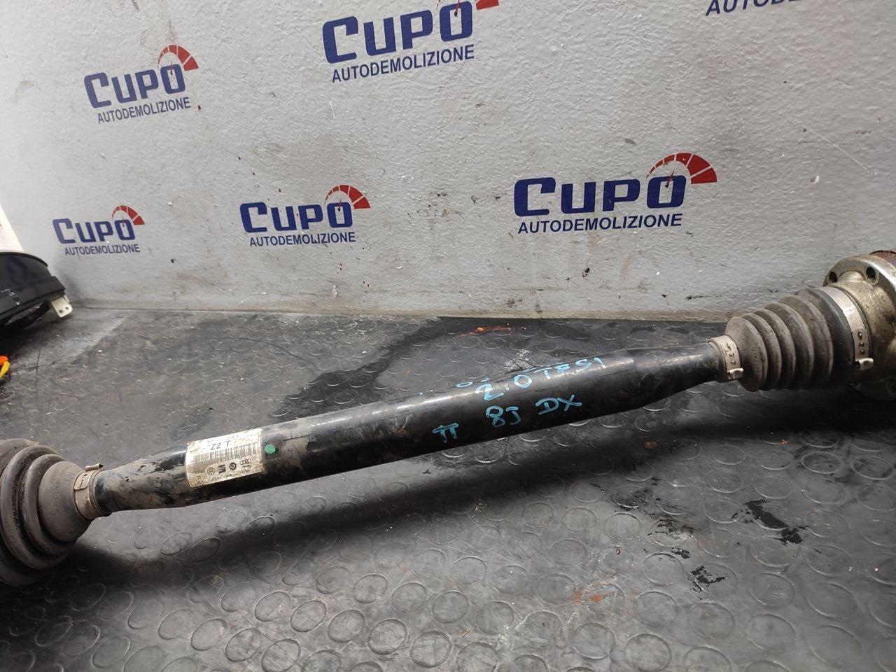 Semiasse anteriore destro Audi TT ( 8j -mk2 ) 2.0 tfsi cod 8j0407272t