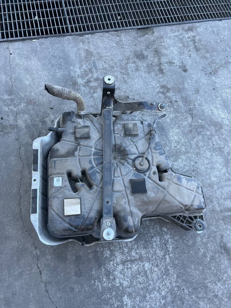 Serbatoio vaschetta Adblue dpf Jaguar E-pace 2018 cod j9c35j228ad