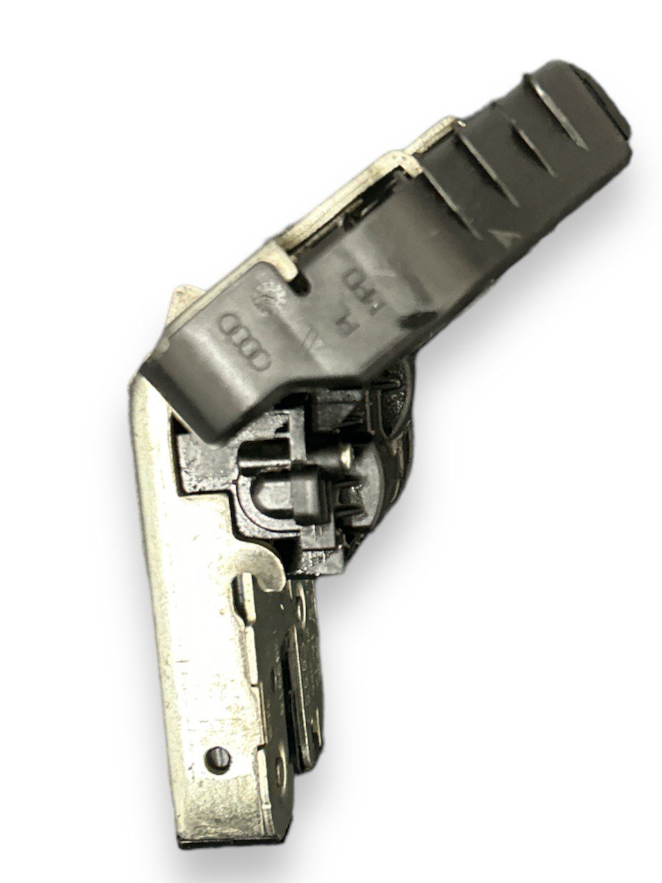 Serratura / Chiusura Portellone / Cofano / Baule / Bagagliaio Posteriore A4 (Audi A1 (8X1) / Audi A3 / Audi A6 (C7) / Audi A4 (8K5) / Audi A4 (B8) / Audi AK2) / Audi A5 (8TA) / Audi Q3 (2010 al 2017) cod.8K9827505A