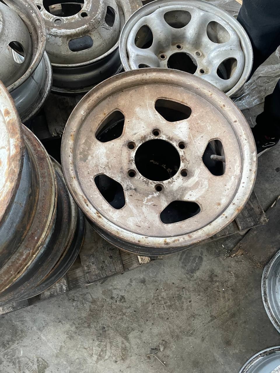 Set 4 cerchi in acciaio Mitsubishi Pajero v20 II r15
