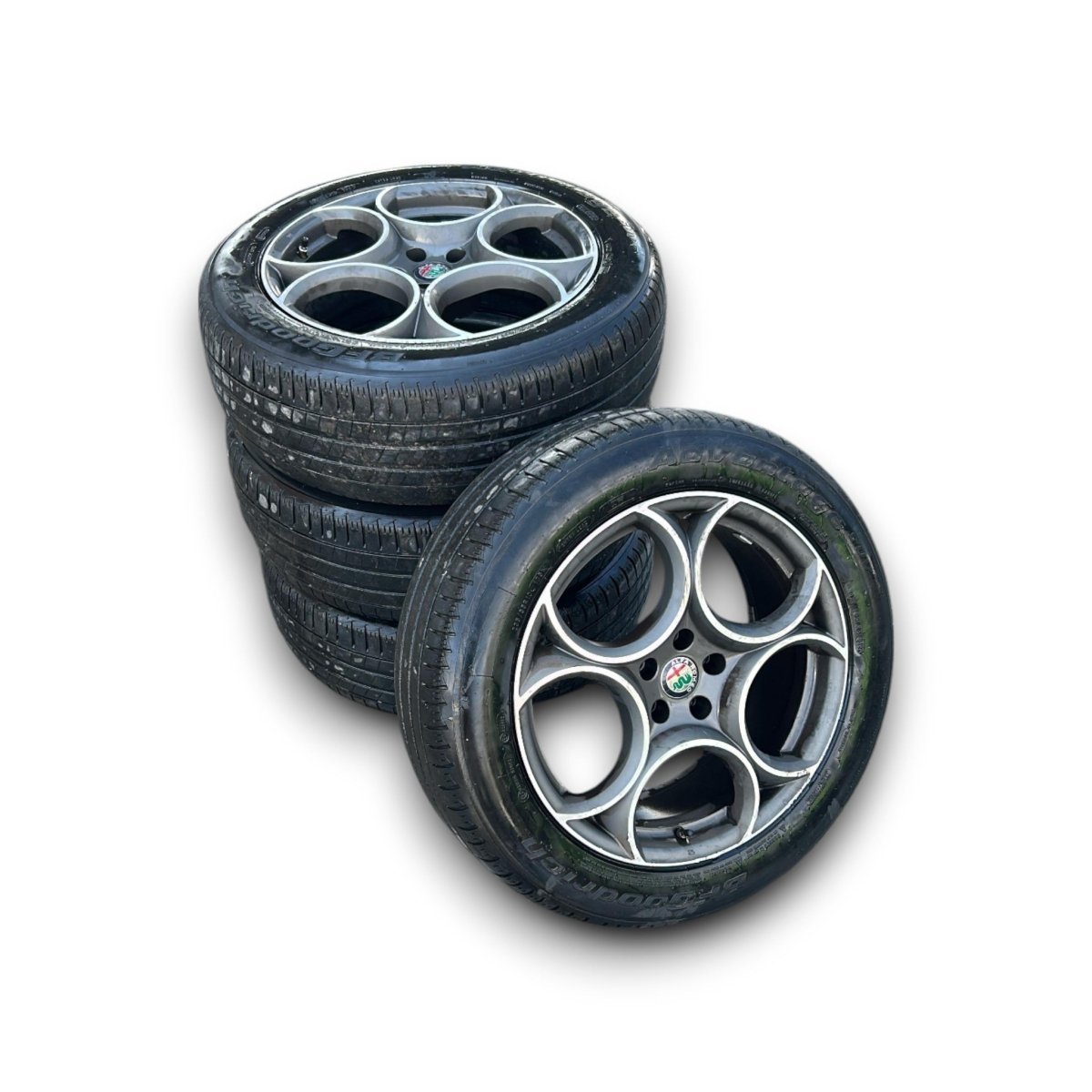 Set 4 cerchi in lega Alfa Romeo Stelvio cod.156117309 (5 fori / 235 / 55 r19) (2016 > )