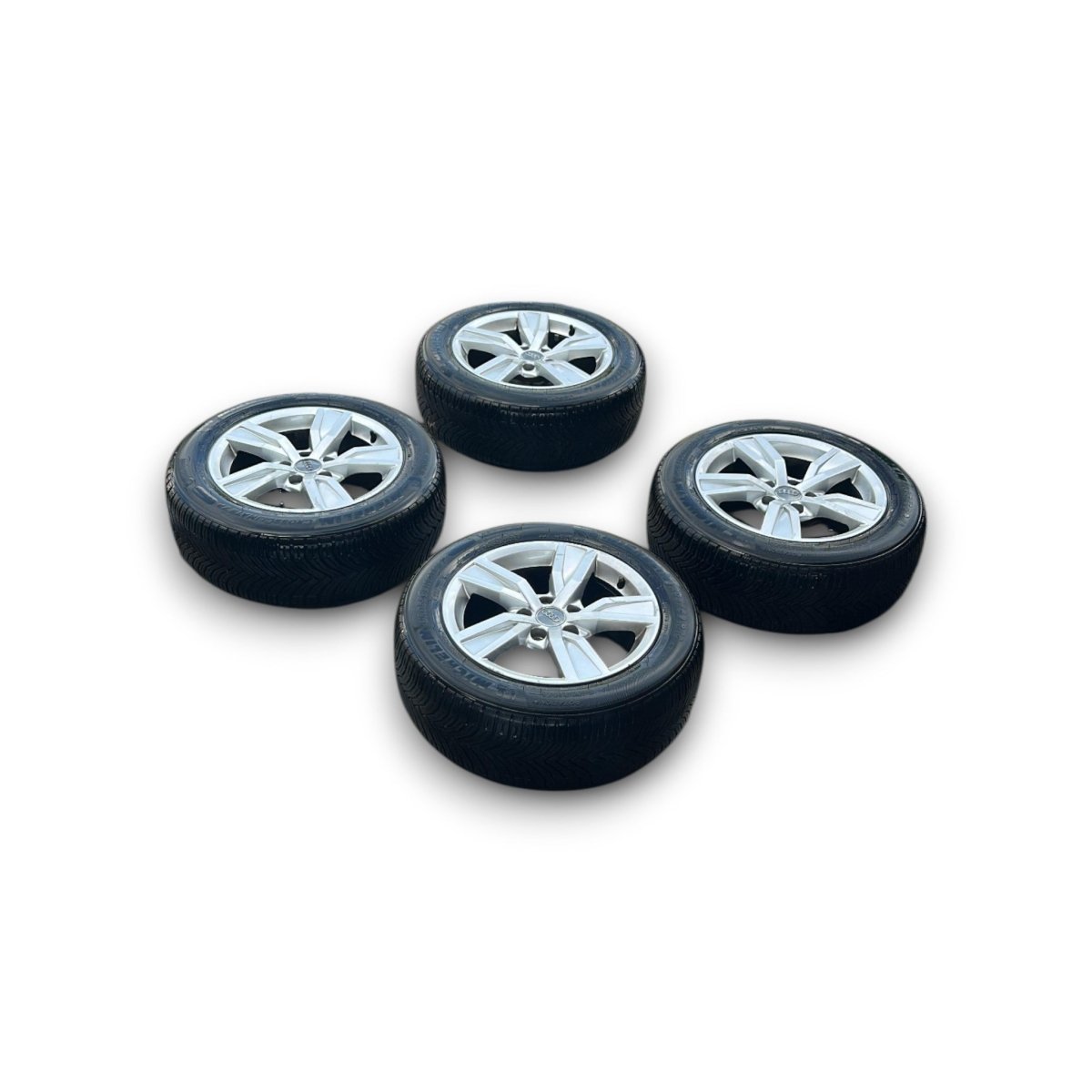 Set 4 cerchi in lega Audi A4 (B9) cod.8w0601025a (5 fori / 205 / 60 r16) (2015 > 2024)