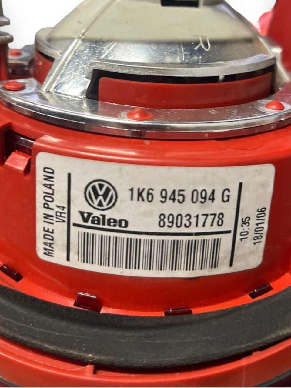 Stop / Fanale Posteriore Interno Destro (dx) Volkswagen Golf V cod: 1K6945094G (2003-2008)
