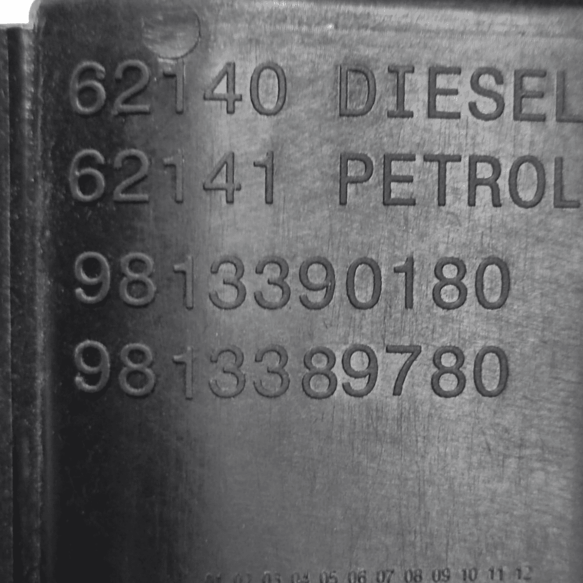 Tappo / sportello carburante peugeot 508 II serie (sw) cod: 9813390180 (2018-)