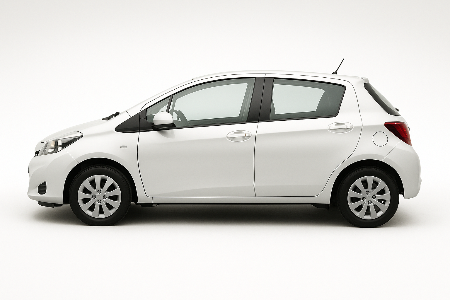 TOYOTA YARIS P13 2013 SENZA LOGO