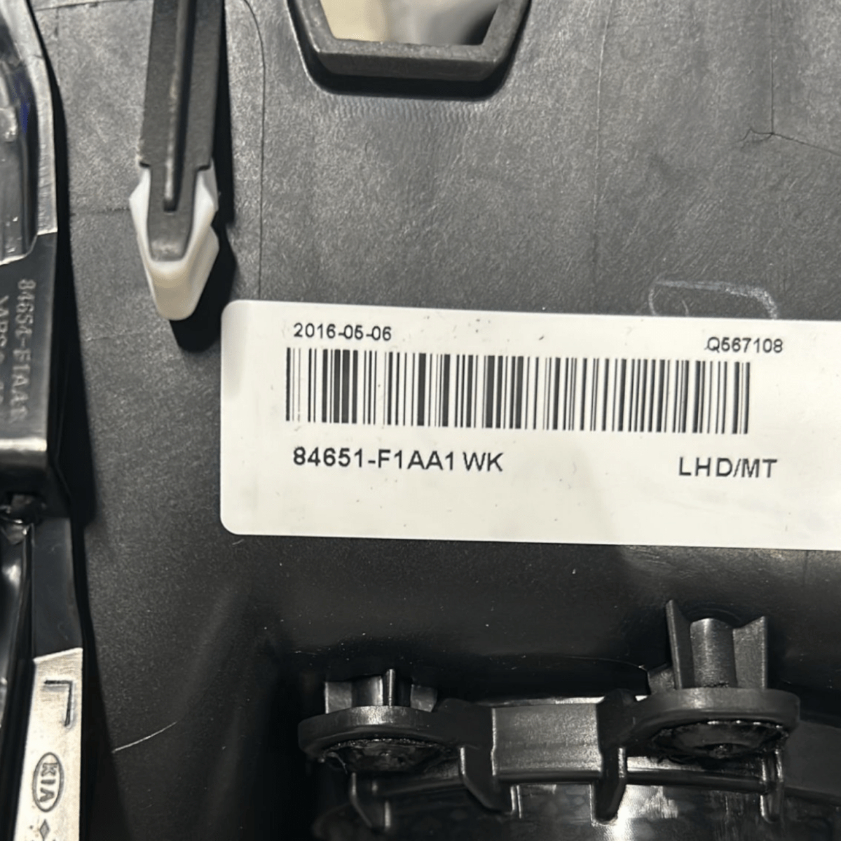 Tunnel / Console Centrale Kia Sportage QL cod:84651-F1AA1 (2016 > 2021)