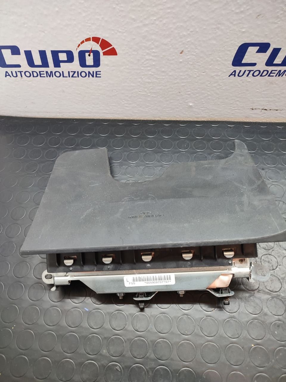 Airbag ginocchia guidatore Toyota Yaris 2010 cod 305477010FKA-AF 305477010