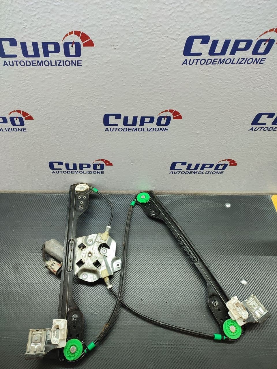 Alzavetro Chrysler 300C Anteriore Destro Cod:05065474AE