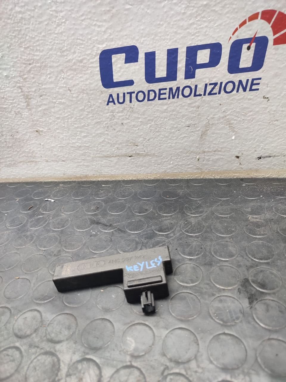 Antenna keyless Audi A8 ( 4h ) cod 4h0907247