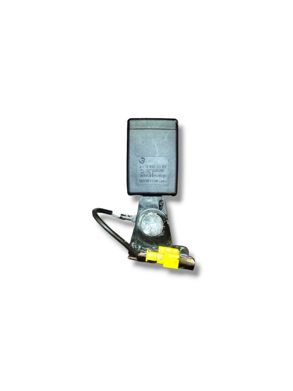 Attacco cintura posteriore sinistra sx Mercedes Classe A W 176 (2012-2018)cod. A1768600369