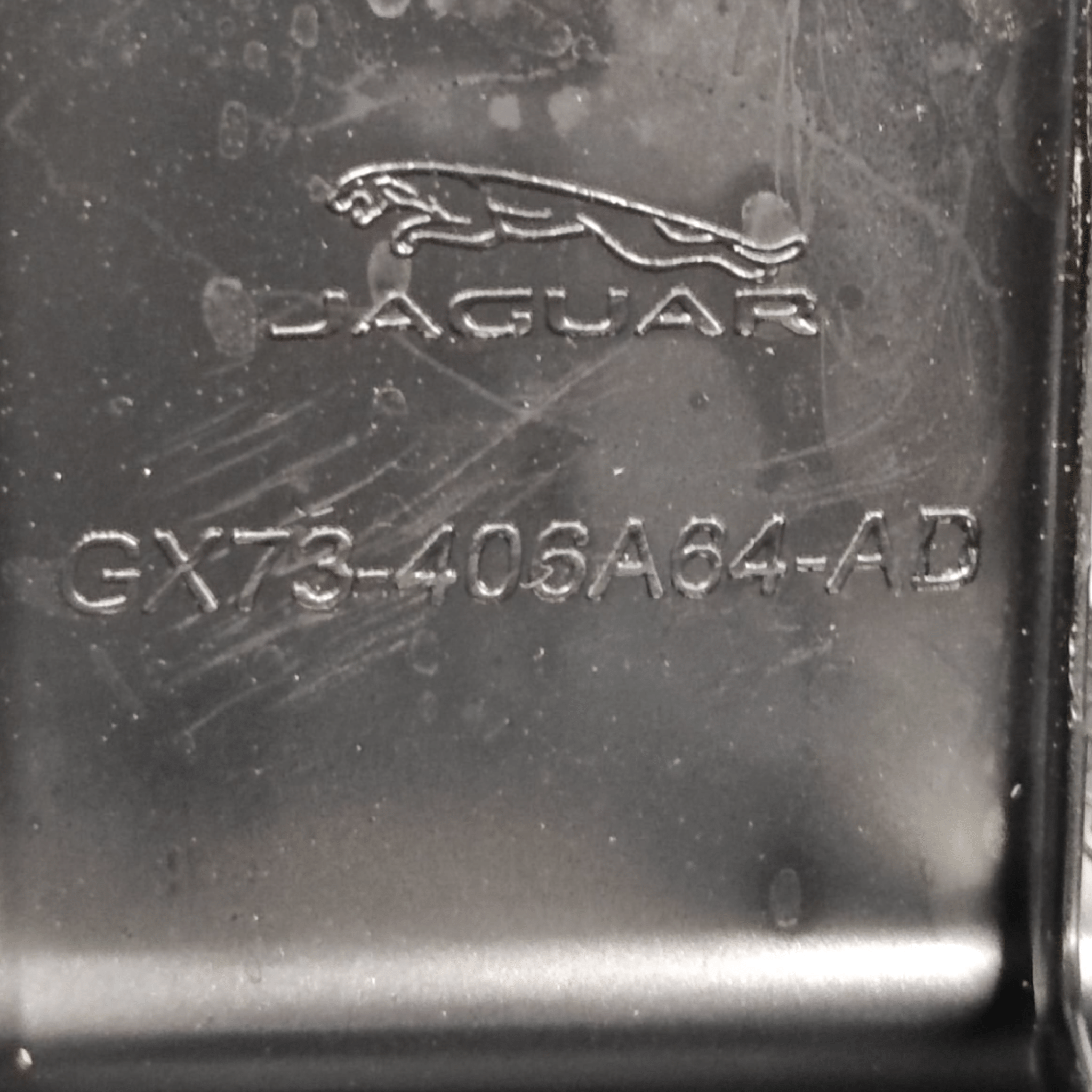 Batti Cofano Jaguar XE COD: GX73406A64AD (2016)