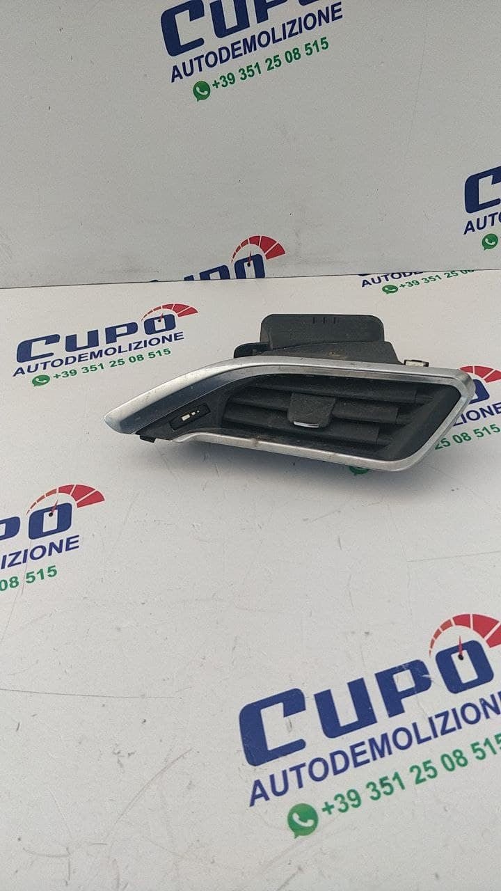 Bocchetta aerazione lato destro Peugeot 208  2015 cod 96731316XU