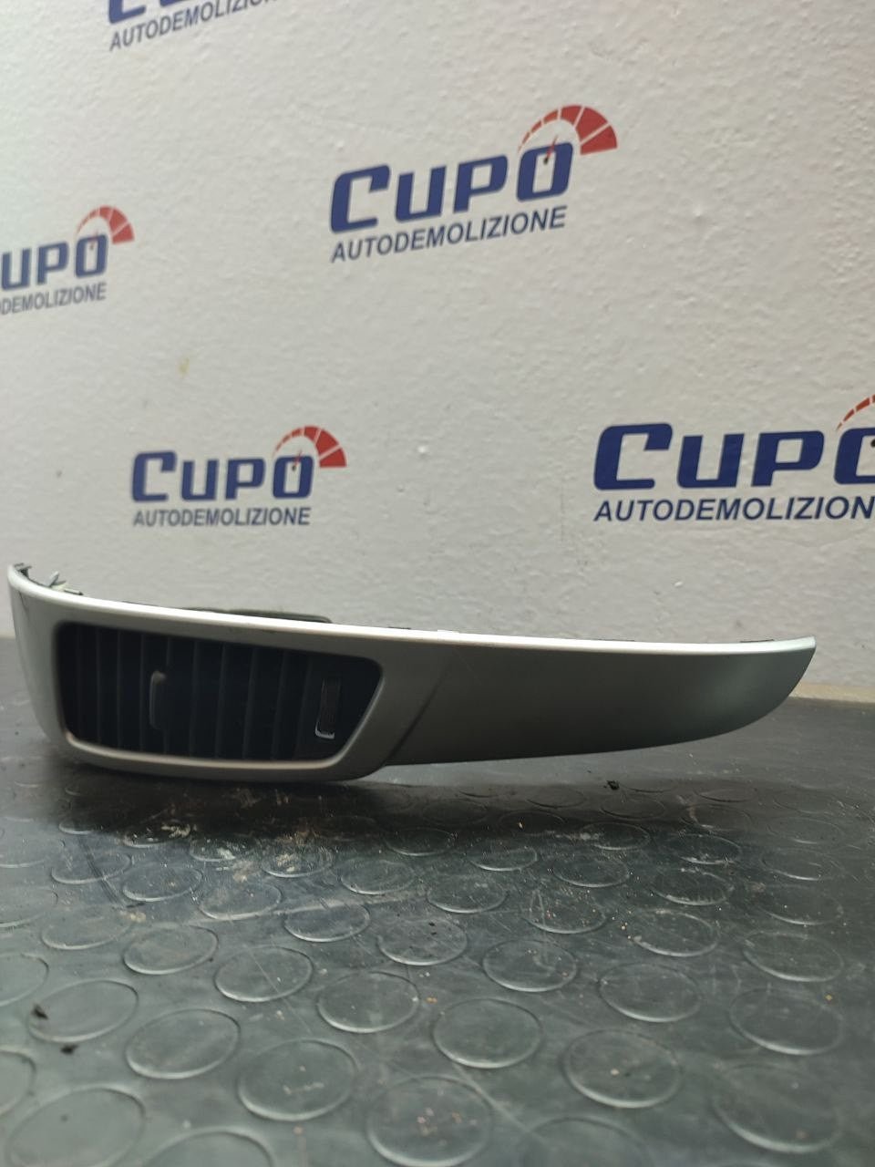 Bocchetta aria centrale lato destro KIA VENGA 1.4 cod: 94775-1p000