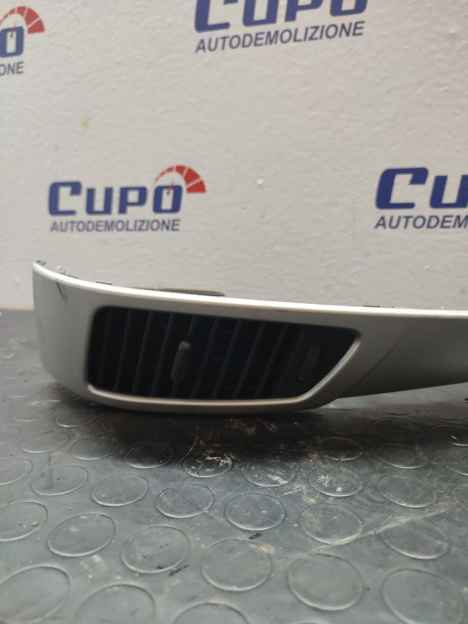 Bocchetta aria centrale lato destro KIA VENGA 1.4 cod: 94775-1p000