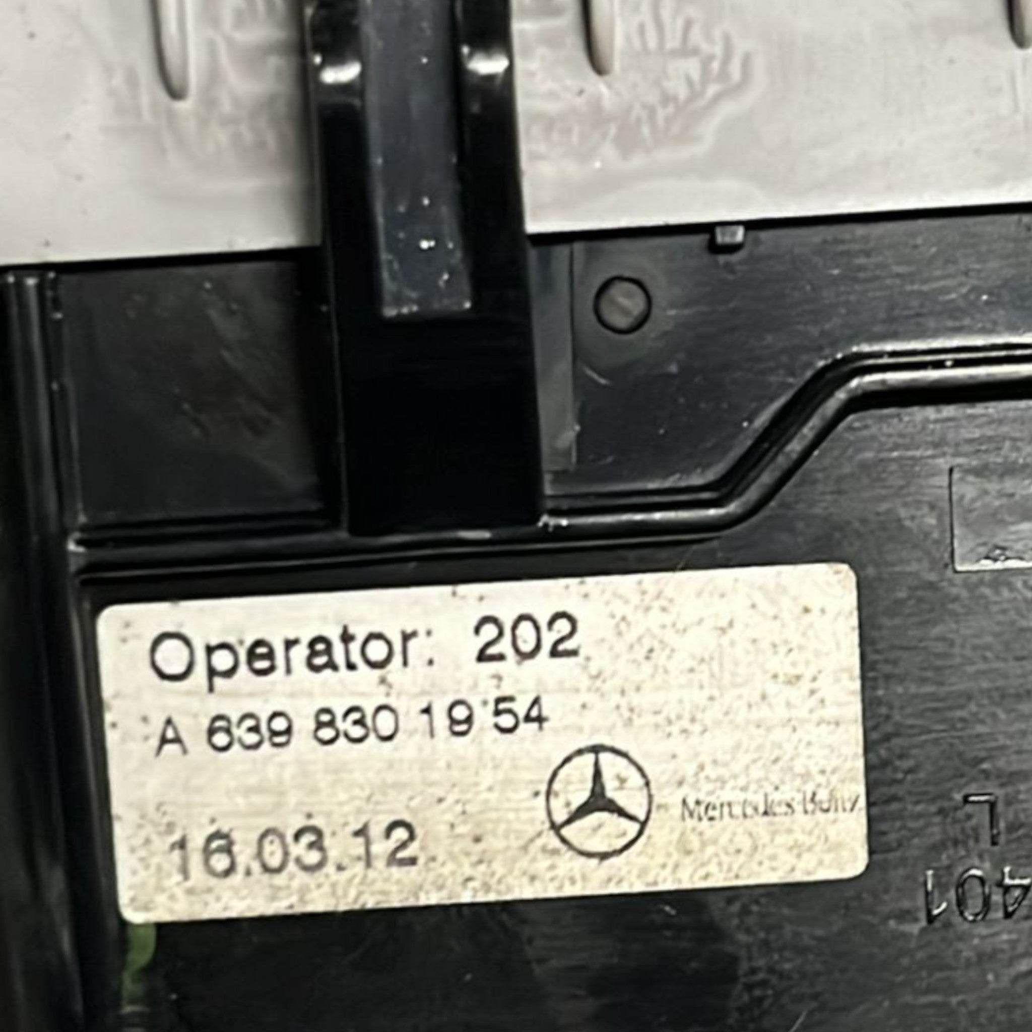 Bocchetta Aria Mercedes Benz Viano  (W639) cod:A6398301954(2003 >2013)
