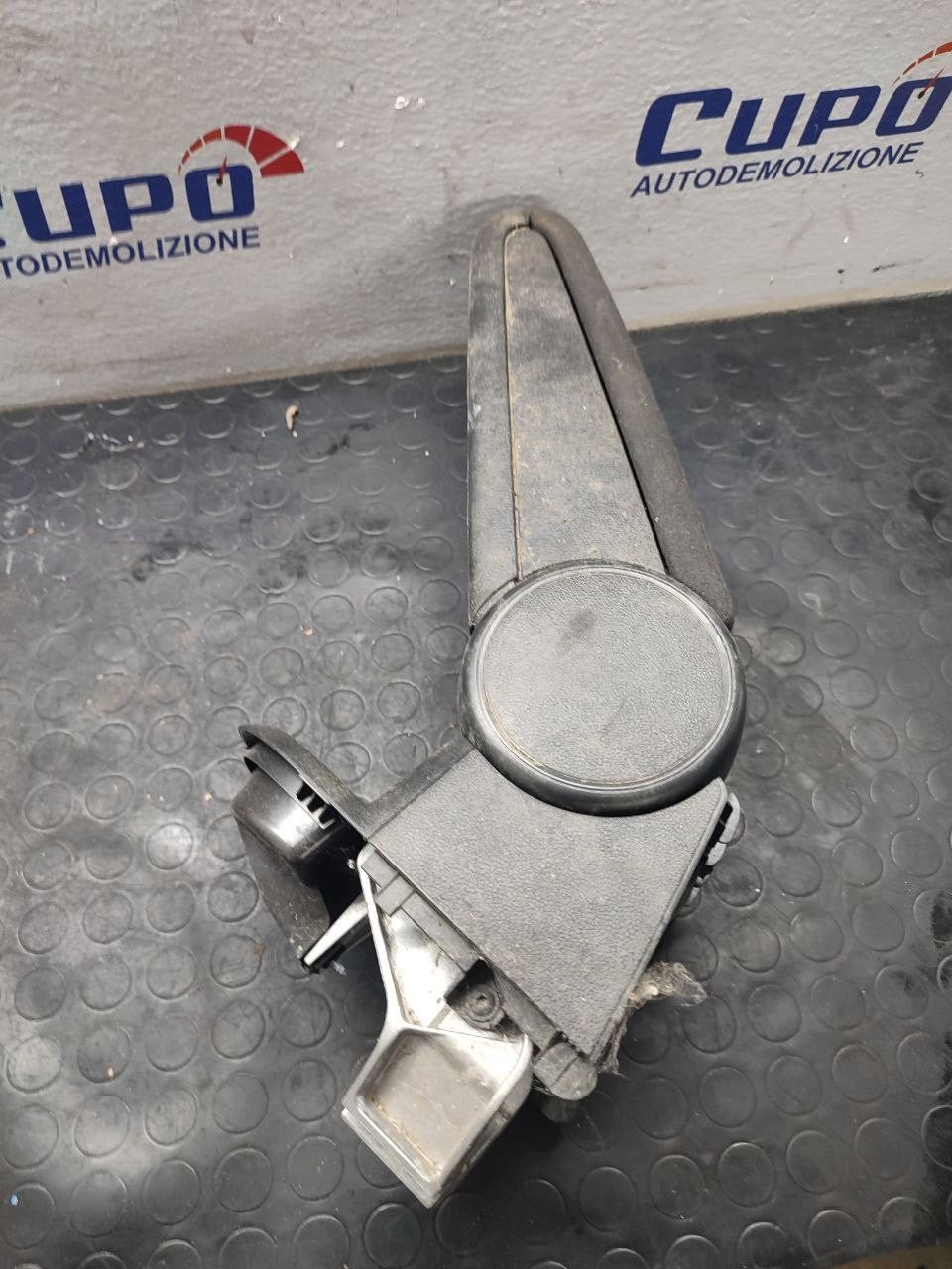 Bracciolo anteriore Volkswagen New Beetle ( 16ae ) cod 5c58642073 ( 2017 )